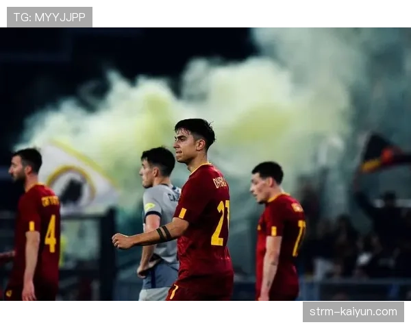 特写：迪巴拉重返罗马奥林匹克球场，赛前训练中与昔日队友亲切互动